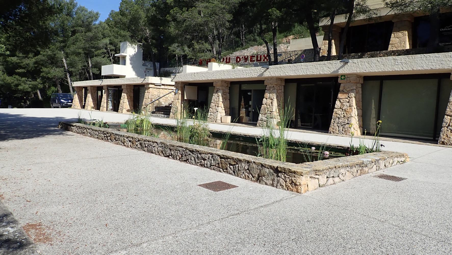 8 Les Bureaux.JPG
